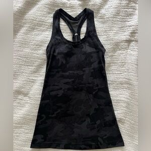 Lululemon nulu tank camo size 2
